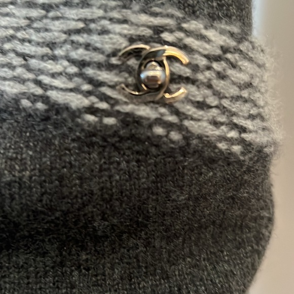 CHANEL DRESS Cashmere Short Sleeves GRAY CC twist hardware on pockets Size 44 - Picture 4 of 11